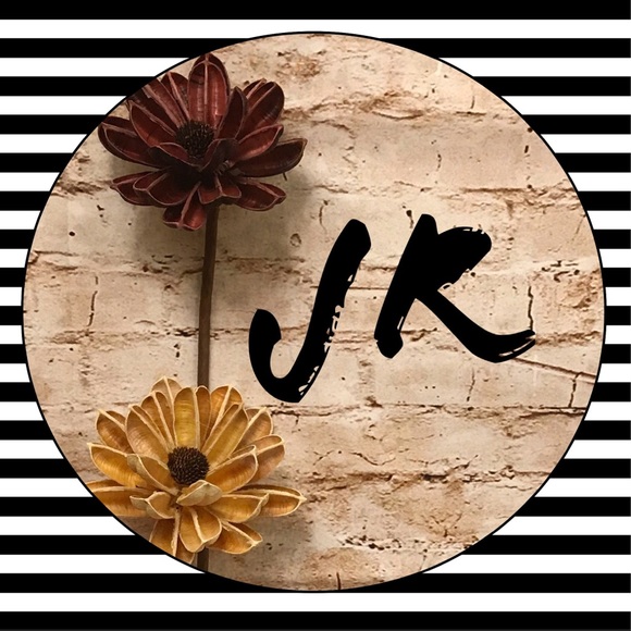 Meet your Posher, Julie - Picture 1 of 1